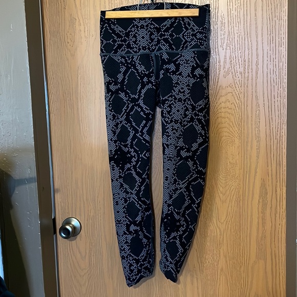Lulu lemon size 8 - Picture 1 of 3